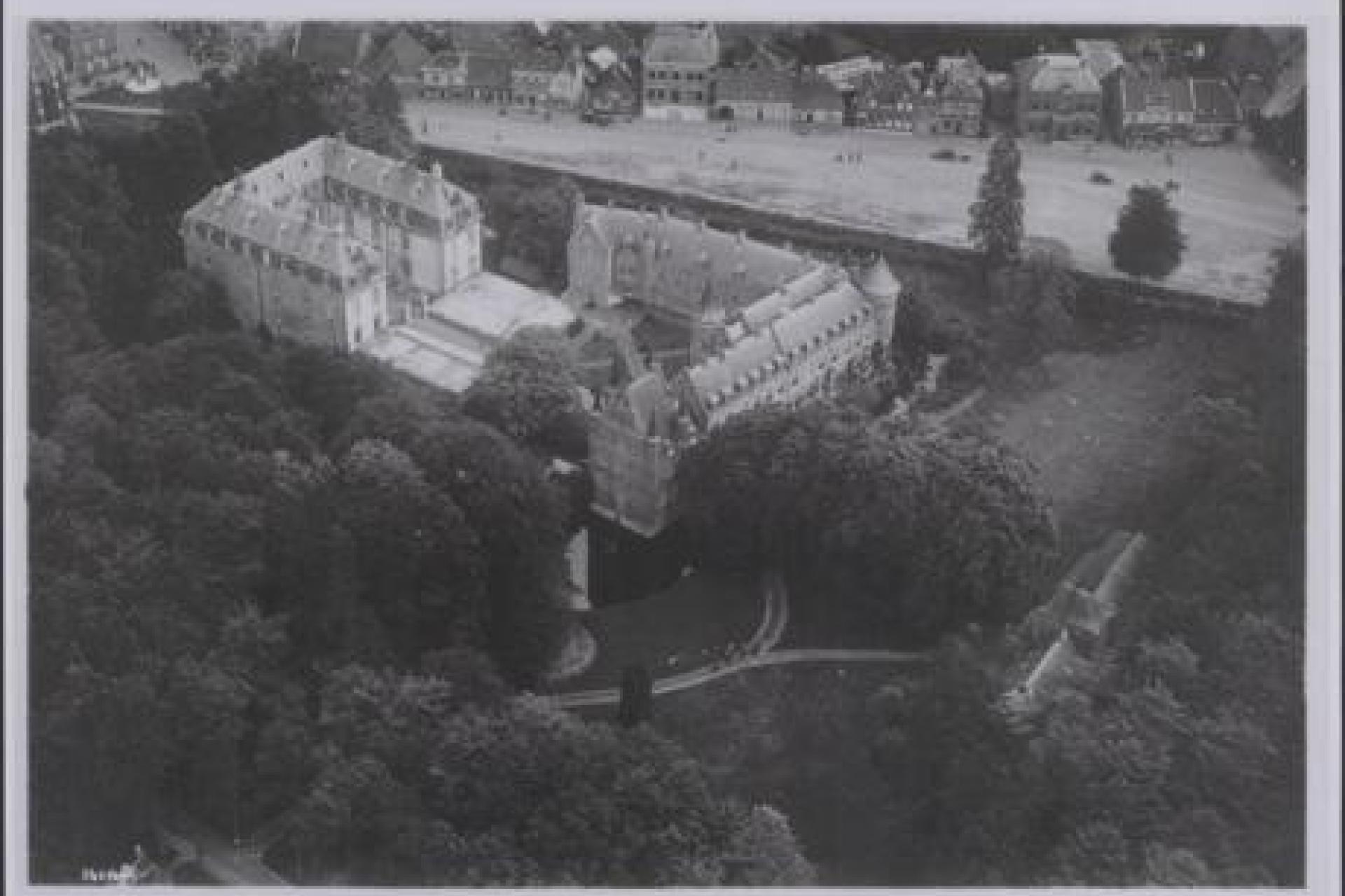 luchtfoto van het kasteel in Gemert 